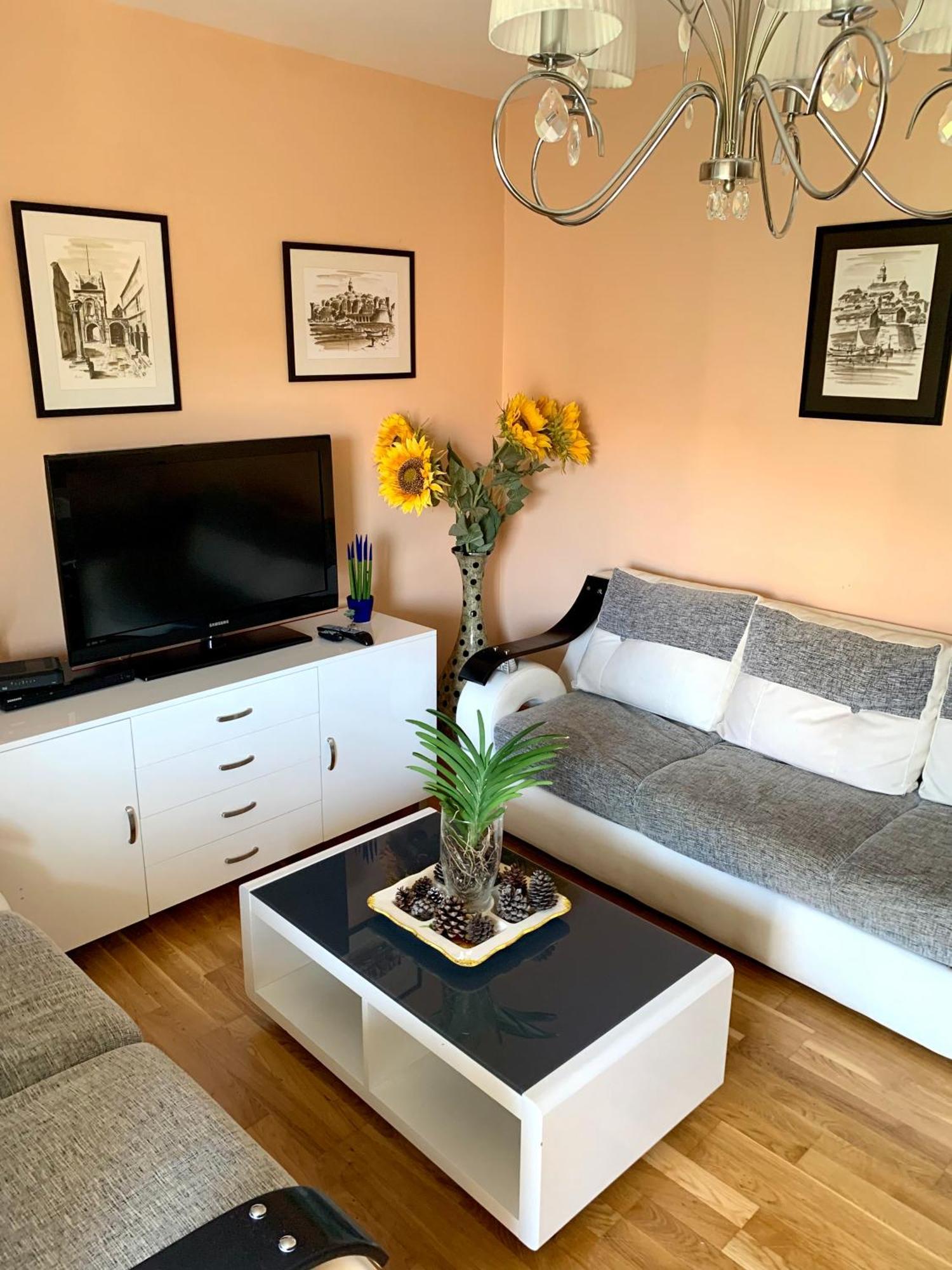 Sunny Apartment *